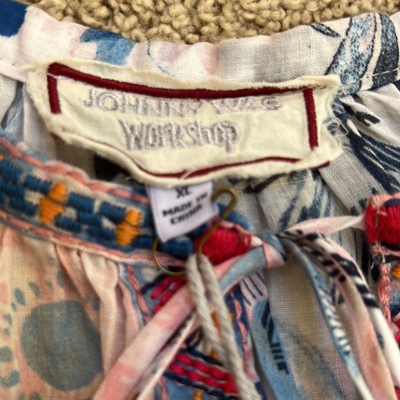NWT! JOHNNY WAS Size XL white with blue multi peasant blouse with front tie - Picture 10 of 14